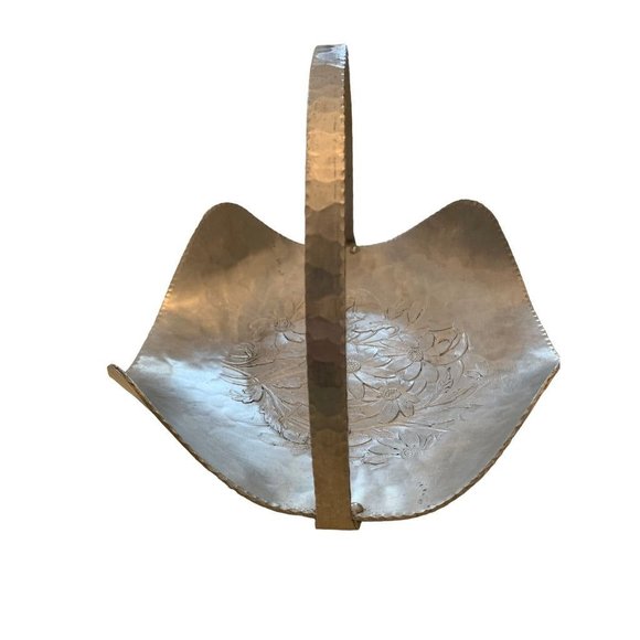 Vintage Hammered Aluminum Metal Handled Basket Daisy Embossed Hand Forged - Picture 5 of 10